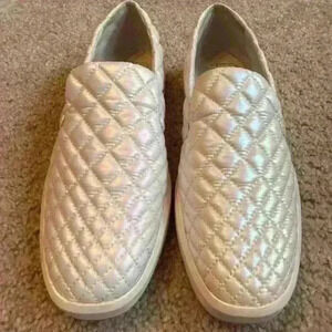 Franco Sarto iridescent white quilted slip on sneaker size 8.5M women’s like new